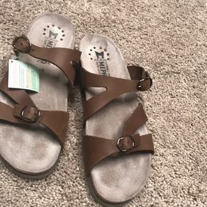 Mephisto size Europen 39 brown sandal comfort